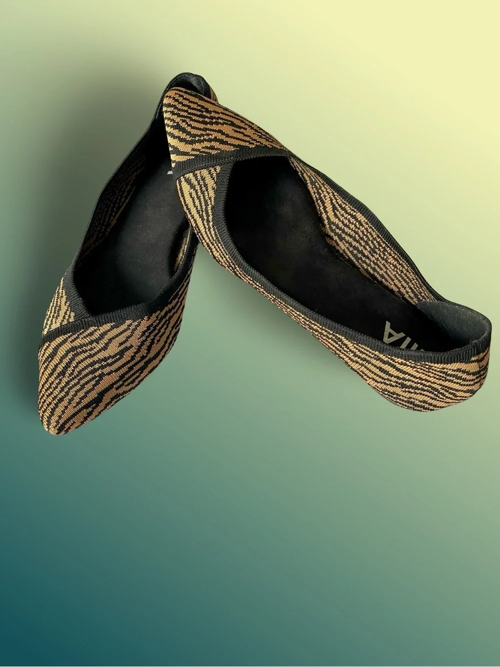 MIA Kerri Tiger Stripe Knit Pointed Toe Slip on Ballet Flats Tan Black Sz8